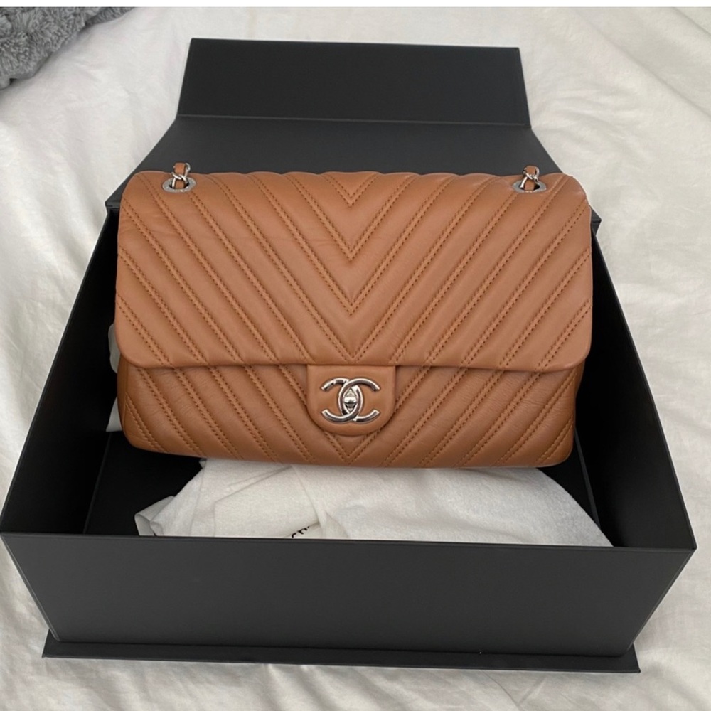 Authentic Chanel Large Flap Bag Chevron Leather in Beautiful Tan/Caramel color